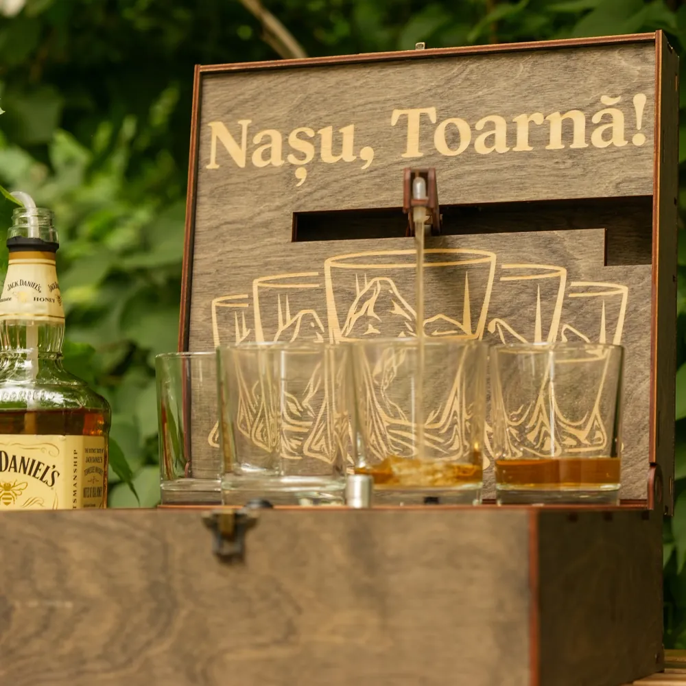 Наливатор DrinkMaker на 4 стакана: налив в стаканы