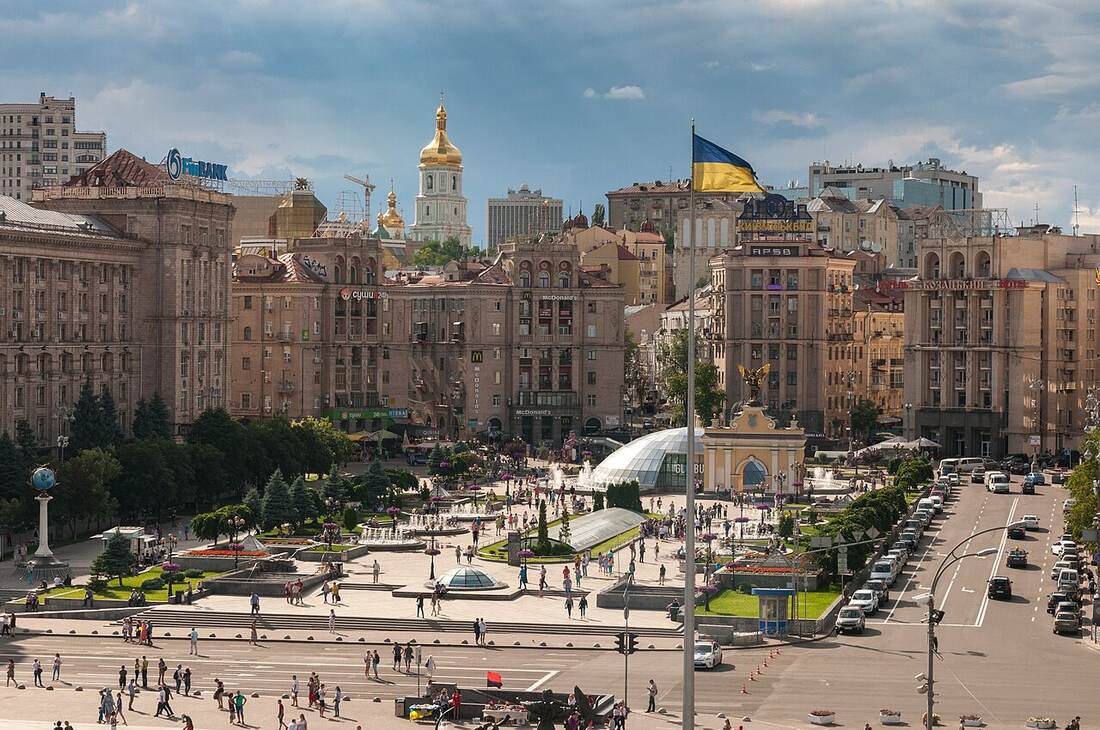 Центр столиці з площею і золотими банями